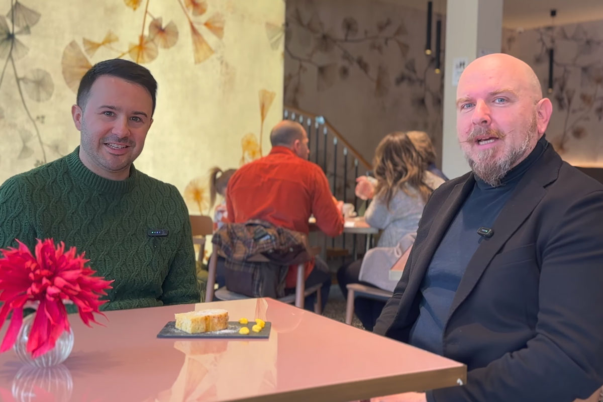 Il tè verde con fiori si abbina a Bombay, il lievitato firmato Davide Mazzieri Il tè verde con fiori si abbina a Bombay, il lievitato firmato Davide Mazzieri