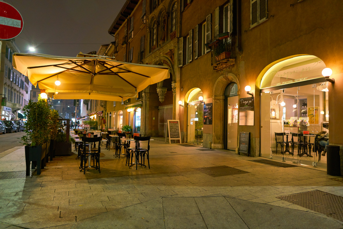 Movida a Milano tra nuove regole e zone rosse: ecco cosa cambia