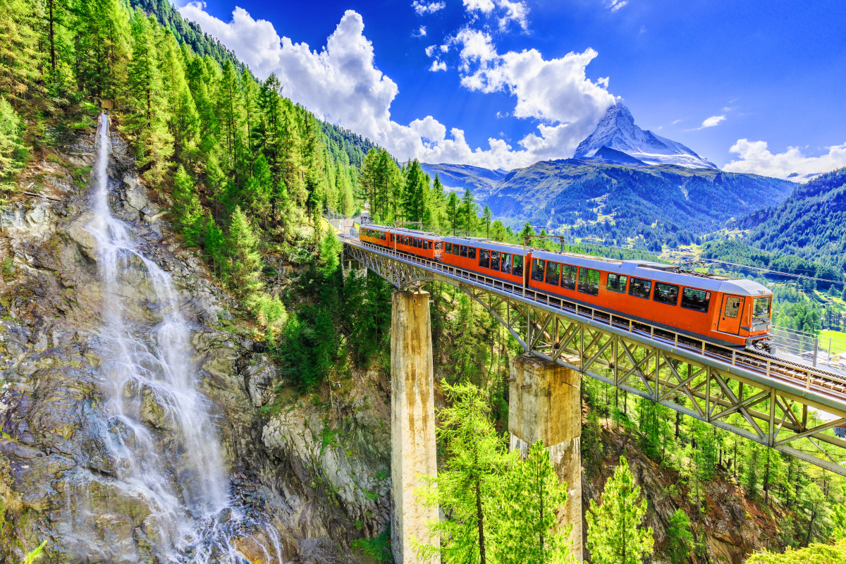 Viaggio in Svizzera tra treni storici, battelli a vapore e percorsi di trekking