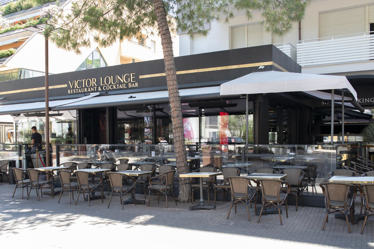 Cene stellate nel “salotto” di Riccione: il nuovo format del Victor Lounge