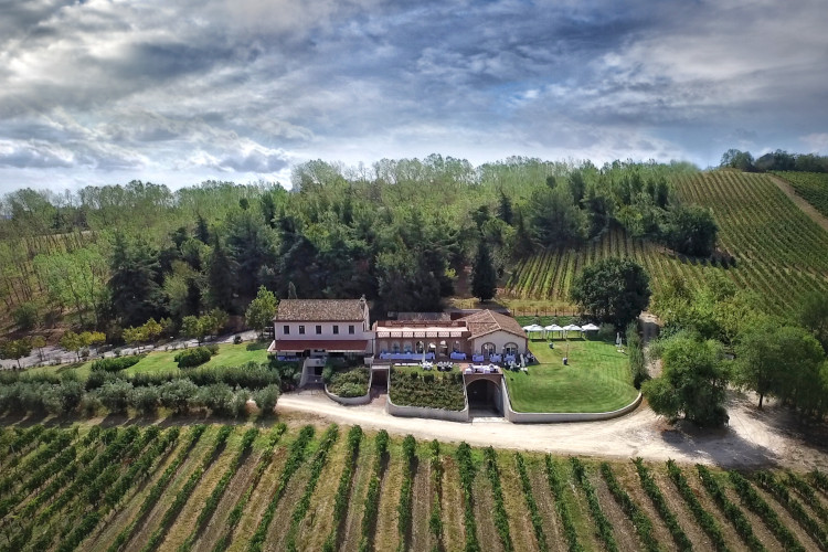 Il ristorante Erard Moncaro, il buon vino delle Marche in uno scrigno