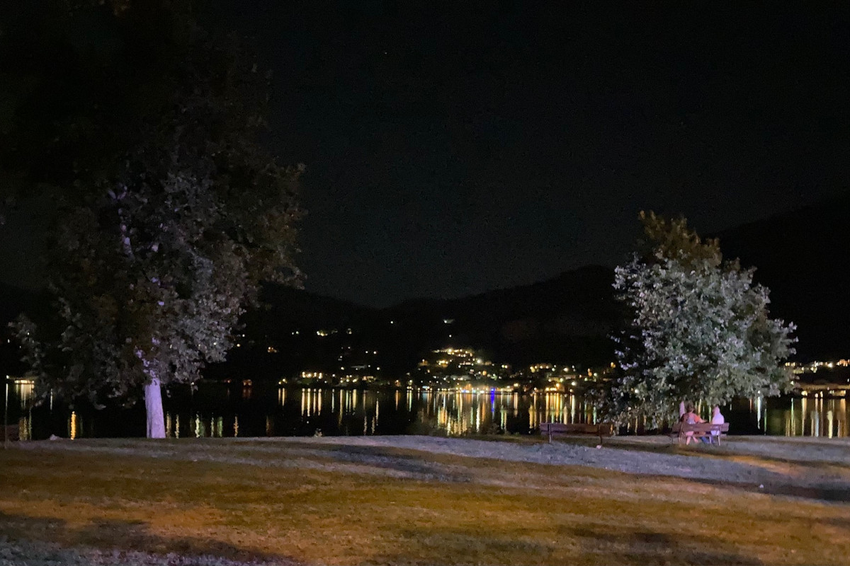 Sul lago di Pusiano tra presepi sull'acqua, arte e poesia