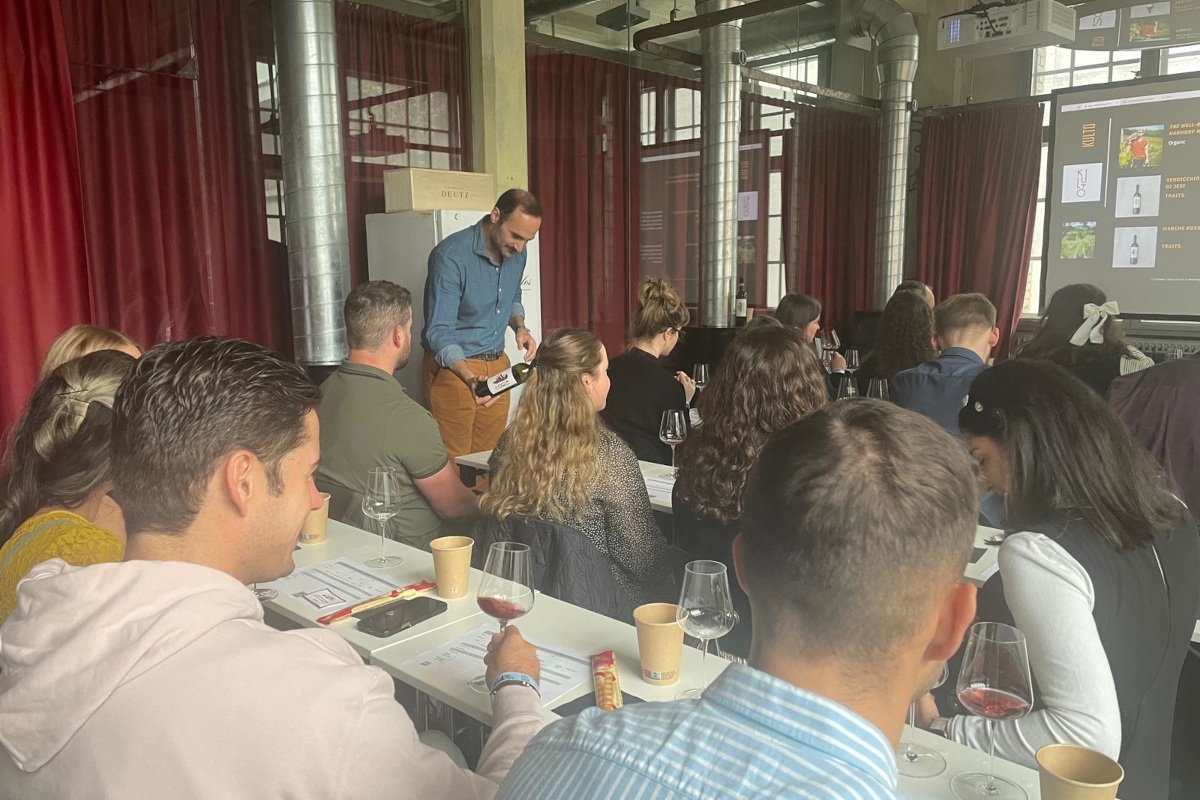 Crisi del vino: il primo passo per superarla è affrontarla insieme Crisi del vino: il primo passo per superarla è affrontarla insieme