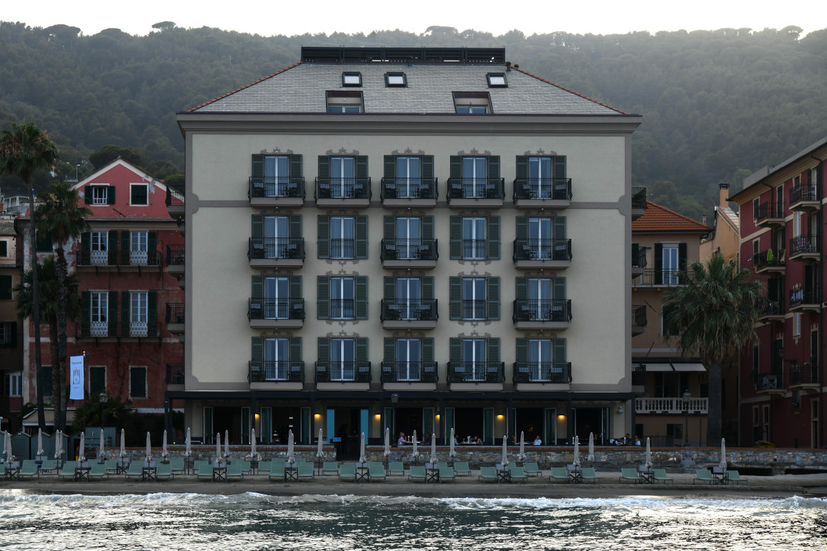 Hotel Windsor, sulla spiaggia di Laigueglia tra design e arte