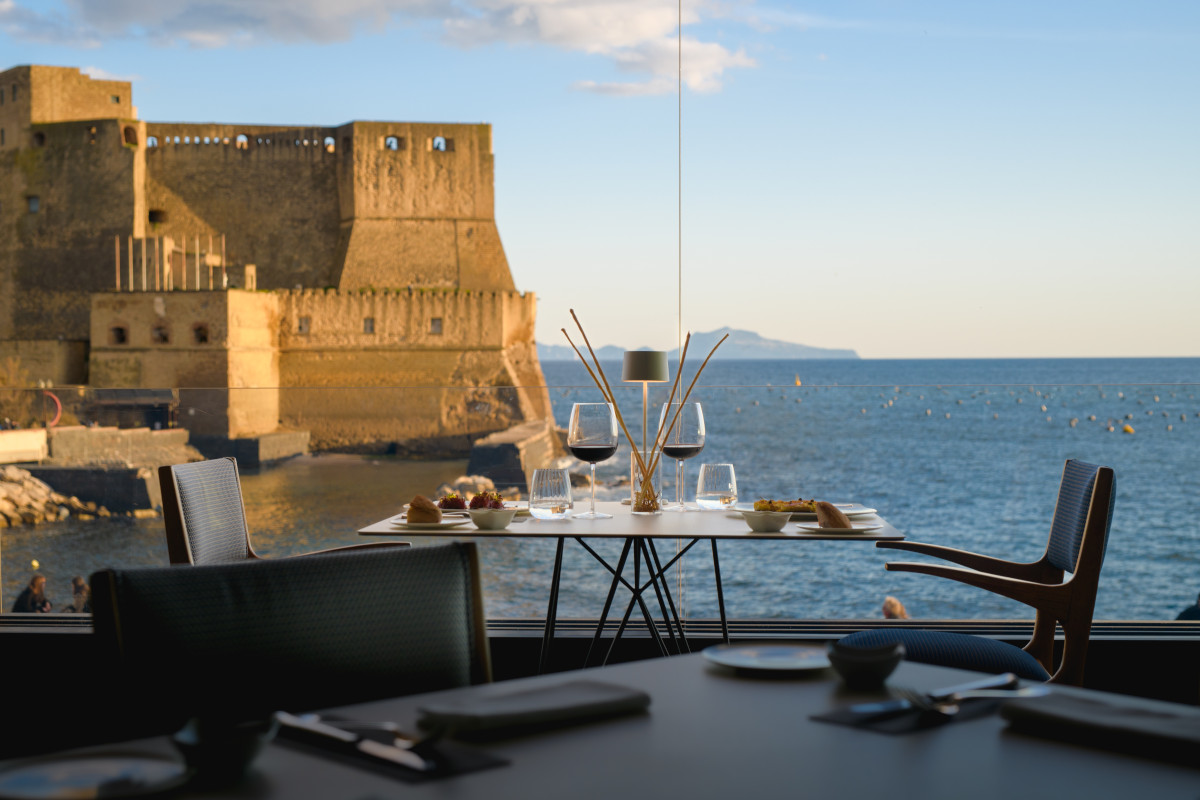 A Napoli si mangia... “Otto metri sul livello del mare”