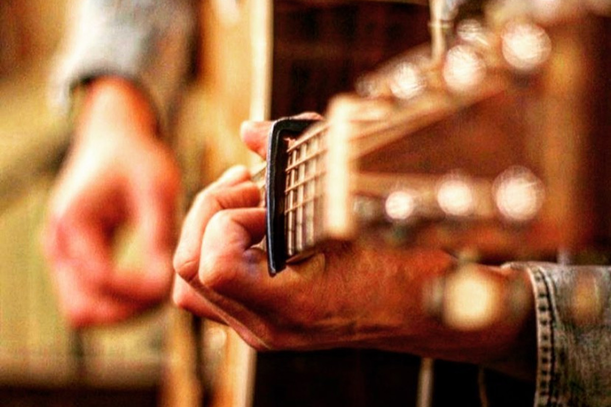 Ami cantare e la cucina milanese? Da Ronchi c'è il Chitarraoke Ami cantare e la cucina milanese? Da Ronchi c'è il Chitarraoke