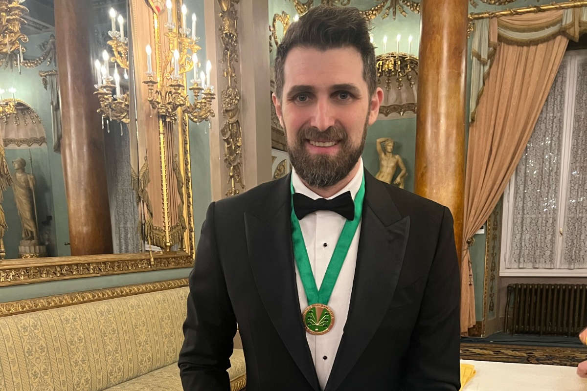 Adrian Cristian Adrian Cristian è il primo Chevalier de Champagne di Brescia Adrian Cristian Adrian Cristian è il primo Chevalier de Champagne di Brescia