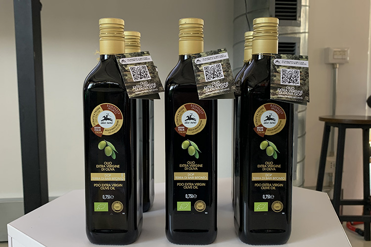 L'Olio evo bio Dop Terra di Bari Bitonto Alce Nero Olio evo bio Dop Alce Nero La tracciabilità è Blockchain