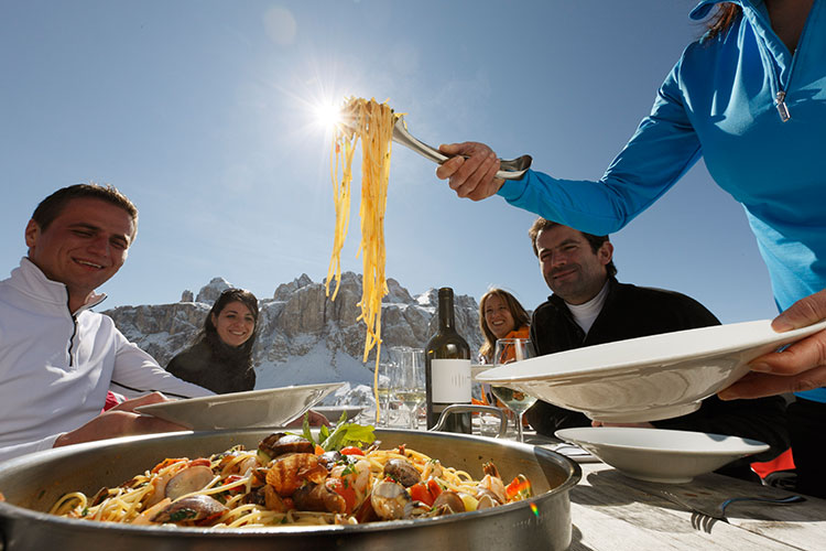 Alta Badia, l'enogastronomia d'inverno Si comincia da Sciare con gusto