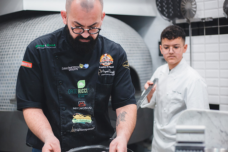 Angelo Pezzella con il figlio Gaetano - Le pizze di Angelo Pezzella a Roma Menu estivo e nuovi spazi esterni