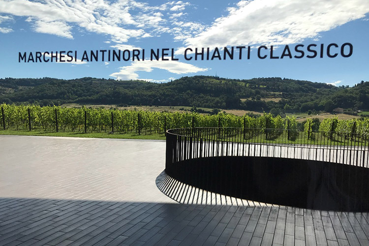 (Antinori nel Chianti Classico Un tempio per vivere il vino)