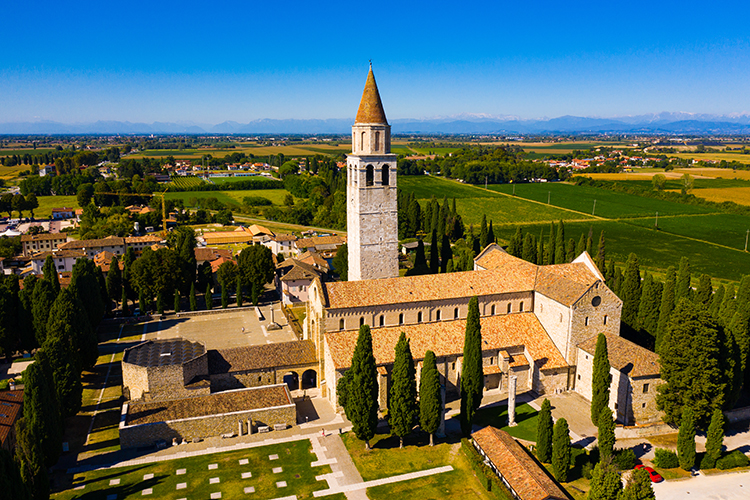 Una veduta aerea di Aquileia - Aquileia, cibo e vino spingono l'economia della bellezza