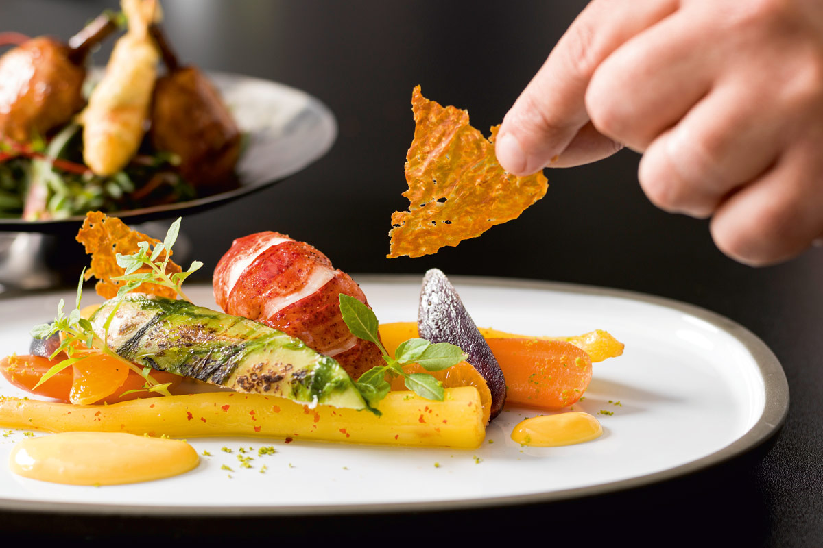 Astice, pollo, carote di Polignano e yuzu