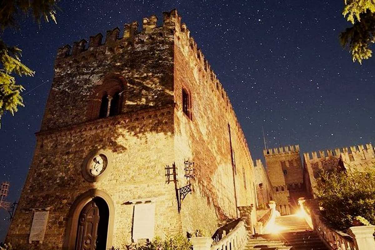 Il Castello di Tabiano Stelle cadenti e visite ai castelli, in Emilia l'estate si vive con il naso all'insù