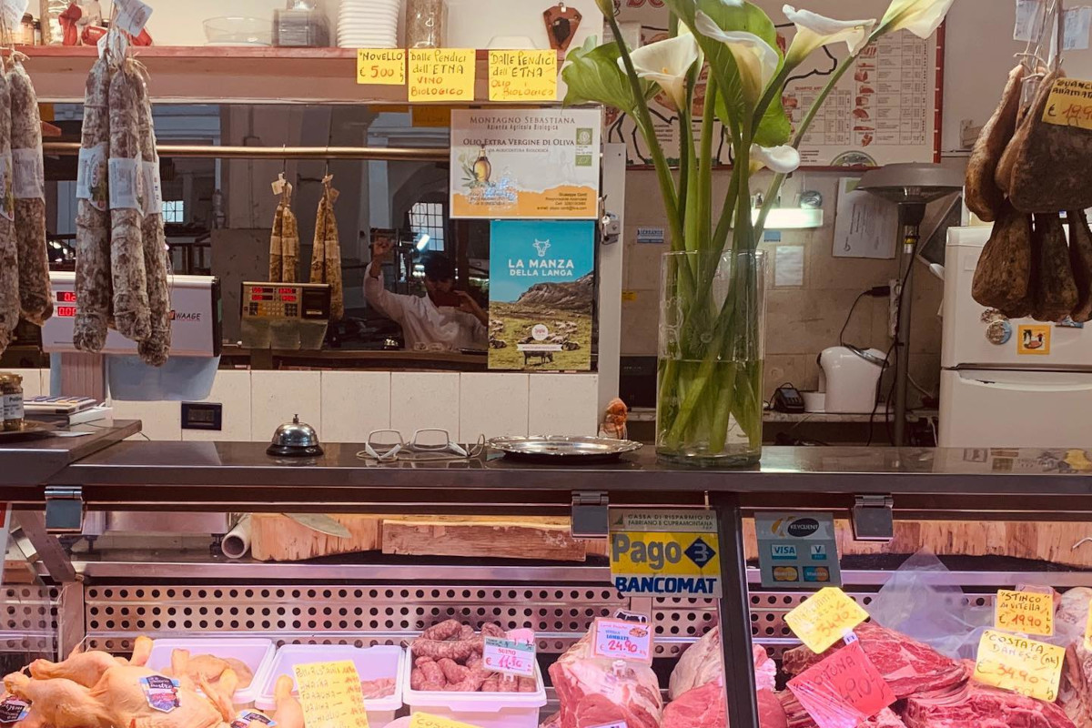 La macelleria Bayslach  Tour “gastro-politico”, dove mangia a Roma la destra di Giorgia Meloni