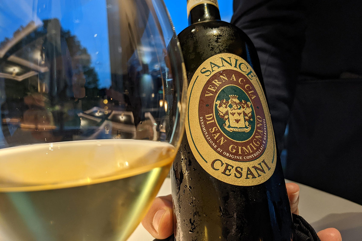 Vernaccia di San Giminiano Riserva 2017 Cesani Bianca sul Lago, l'esperienza gourmet per il viaggiatore enogastronomico di oggi