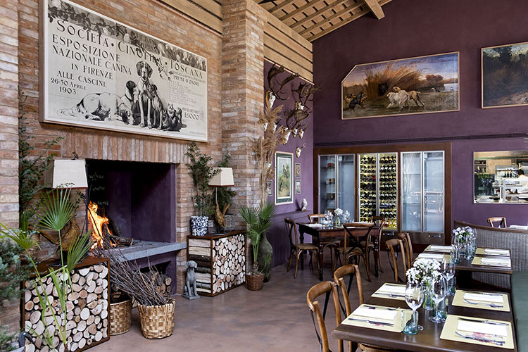 Una sala dell'Osteria del Tasso (Bolgheri, apre l’Osteria del TassoIl ristorante di Marchesi Antinori)