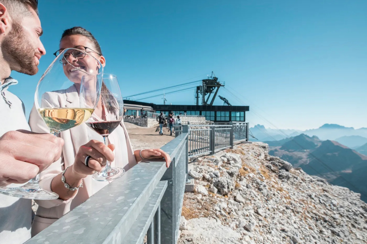 Top Wine 2950, il vino sale in quota: degustazioni a 3.000 metri sul Sass Pordoi