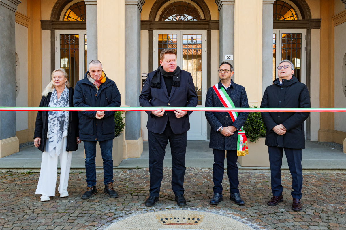Consorzio Franciacorta: intitolata la sede a Luigi Veronelli Consorzio Franciacorta: intitolata la sede a Luigi Veronelli
