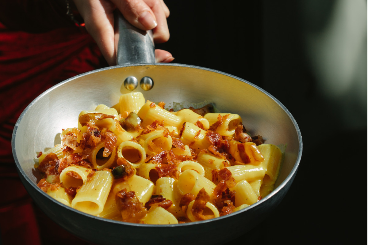 Carbonara, come la cucinano gli chef romani: classica, shakerata, in pizza o hamburger