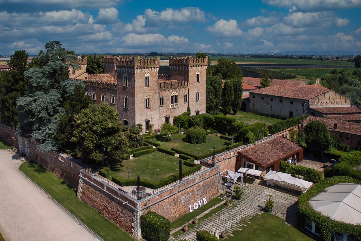 Castello Bevilacqua Relais Non credi ai fantasmi? Prima di dirlo, dormi in uno di questi hotel!