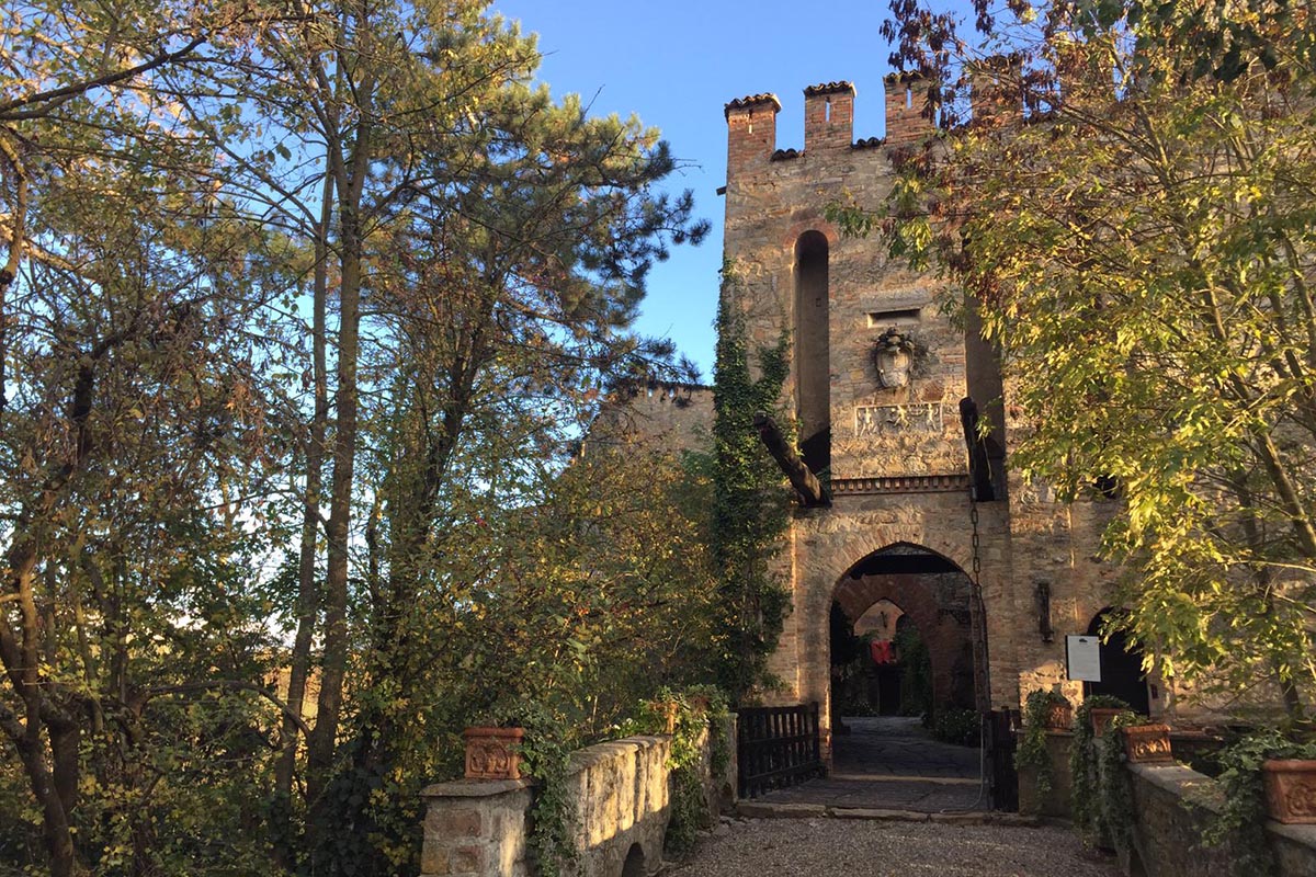 Castello di Gropparello Non credi ai fantasmi? Prima di dirlo, dormi in uno di questi hotel!