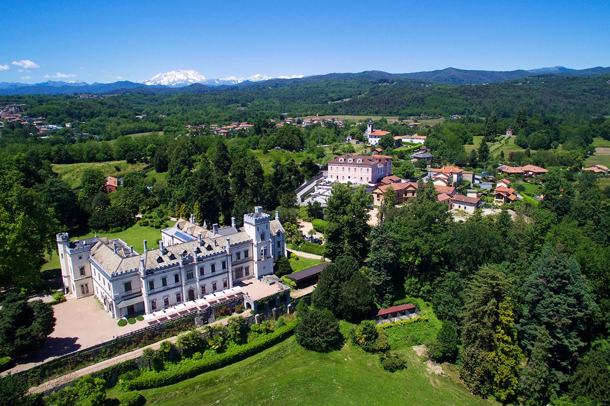 Castello dal Pozzo Non credi ai fantasmi? Prima di dirlo, dormi in uno di questi hotel!