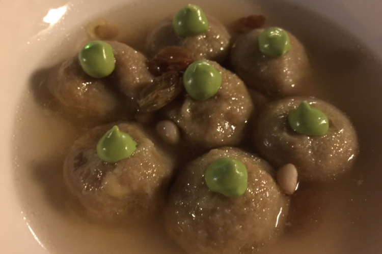 Bottoni di genovese con consomm&eacute; di alici e pinoli