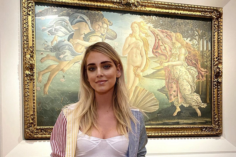 Una foto postata da Chiara Ferragni agli Uffizi - Chiara Ferragni, lezioni di turismo