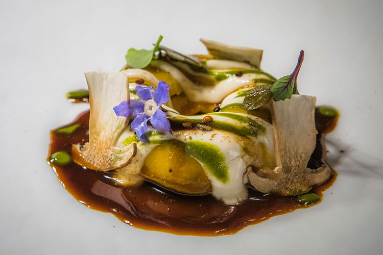 Ciambella di pasta all&rsquo;uovo, chimichurri e ristretto ai funghi