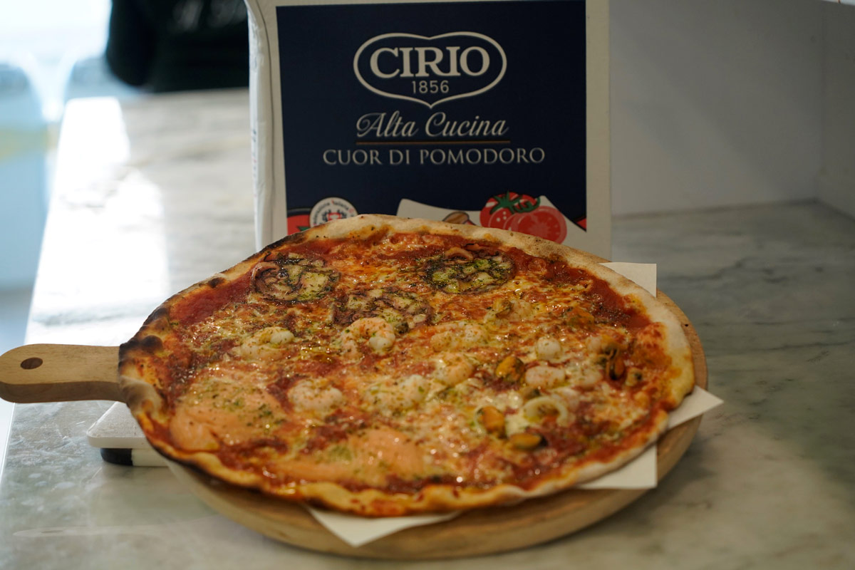  Il cavallo di battaglia di Pizzeria Il Poeta è Cuor di Pomodoro Per la Pizzeria Il Poeta il pomodoro Cirio Alta Cucina è una garanzia