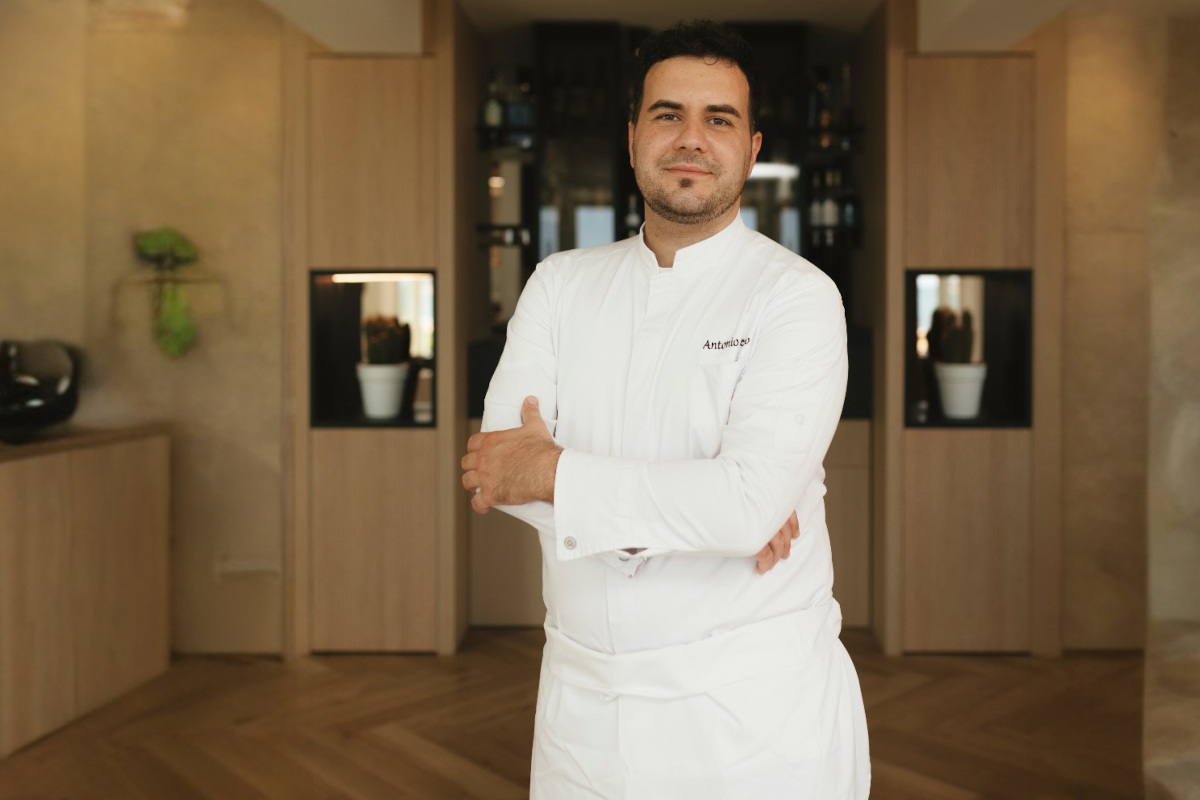 In Riva a Numana: un tocco francese tra mare cristallino e le colline del Conero