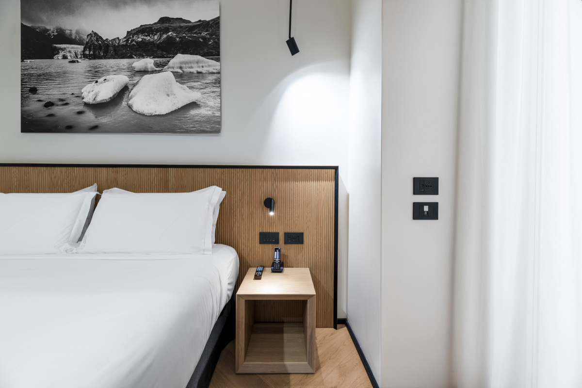 In Riva a Numana: un tocco francese tra mare cristallino e le colline del Conero