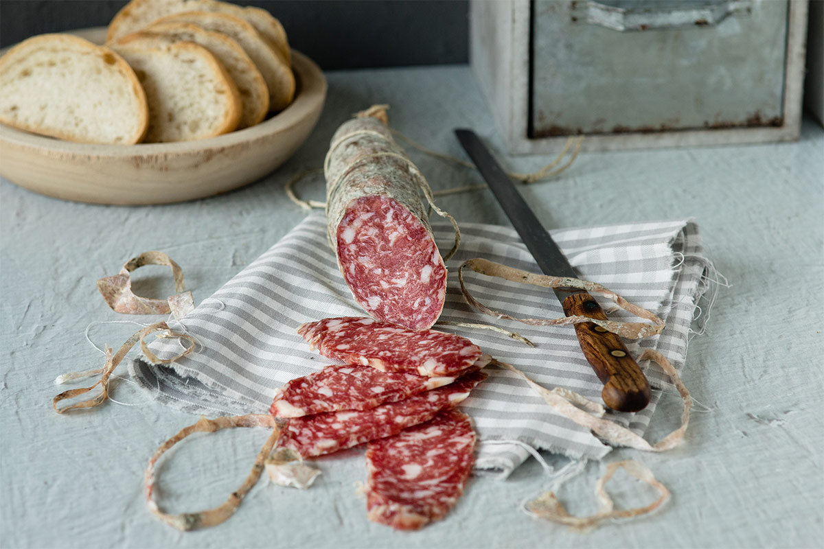 Il comparto del Salame Felino Igp raggruppa 14 aziende parmensi Gli italiani premiano il mondo degli affettati Il comparto del Salame Felino Igp raggruppa 14 aziende parmensi Gli italiani premiano il mondo degli affettati