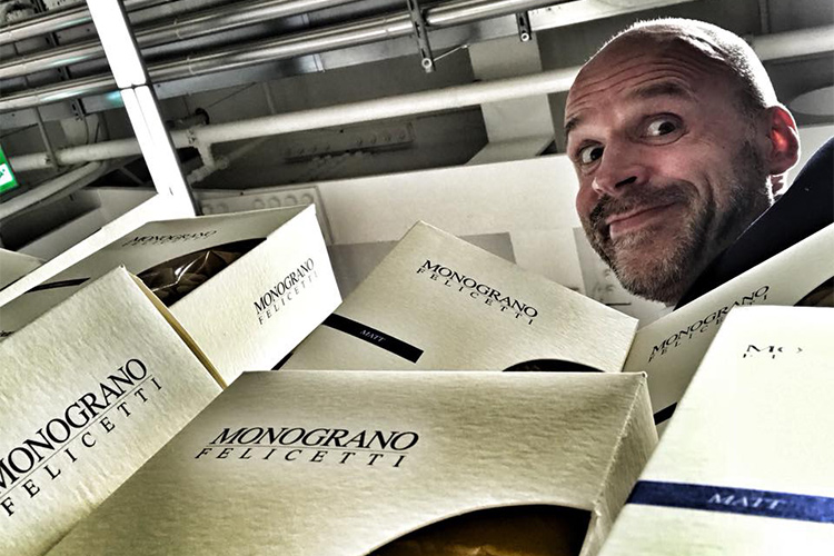 Cristian Deflorian (Prima colazione in hotel Da punto dolente a carta vincente)