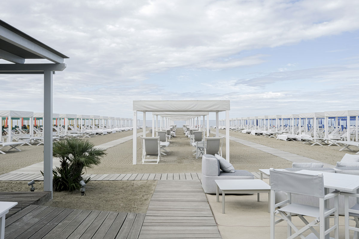 Un paradiso estivo: spiaggia, mare e cucina gourmet ai Bagni di Villa Grey