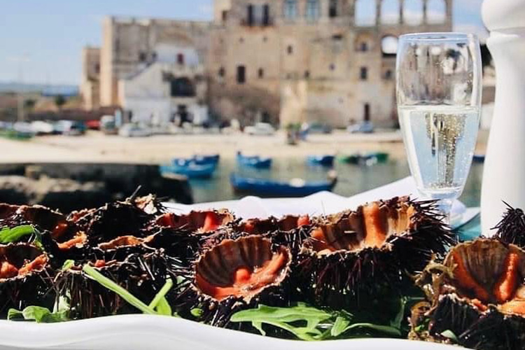 Da Polignano a Matera, un viaggio nel bianco Sud