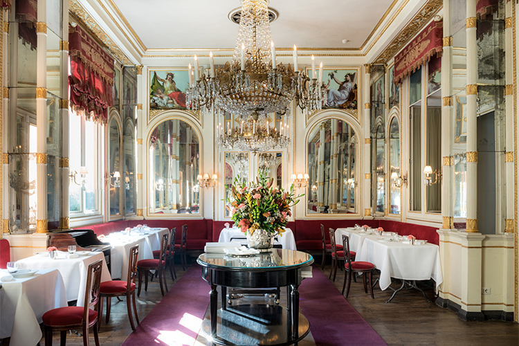 (Allo storico Del Cambio di Torino un menu speciale per i 260 anni)