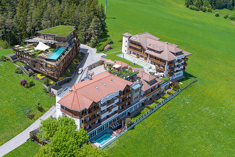 (Excelsior Dolomites Life Resort Design e comfort in Alto Adige)