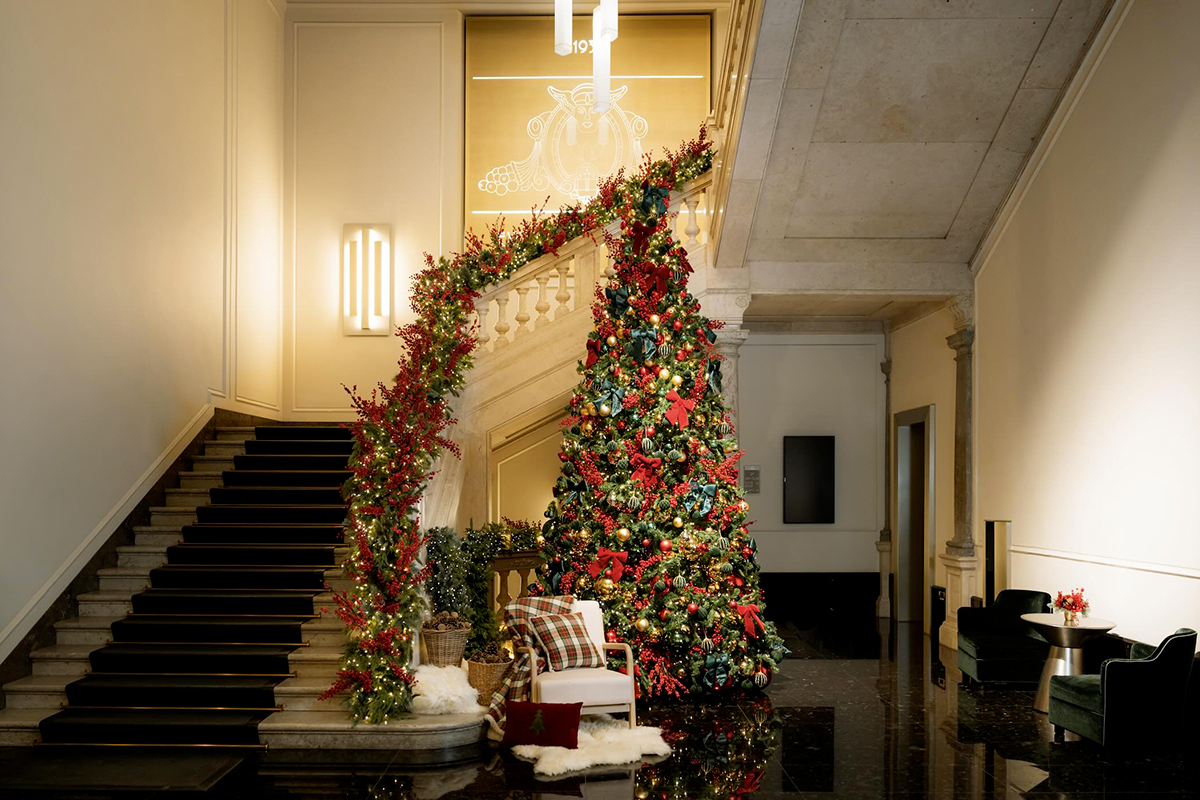 I migliori allestimenti natalizi 2025 degli hotel: Castiglion del Bosco