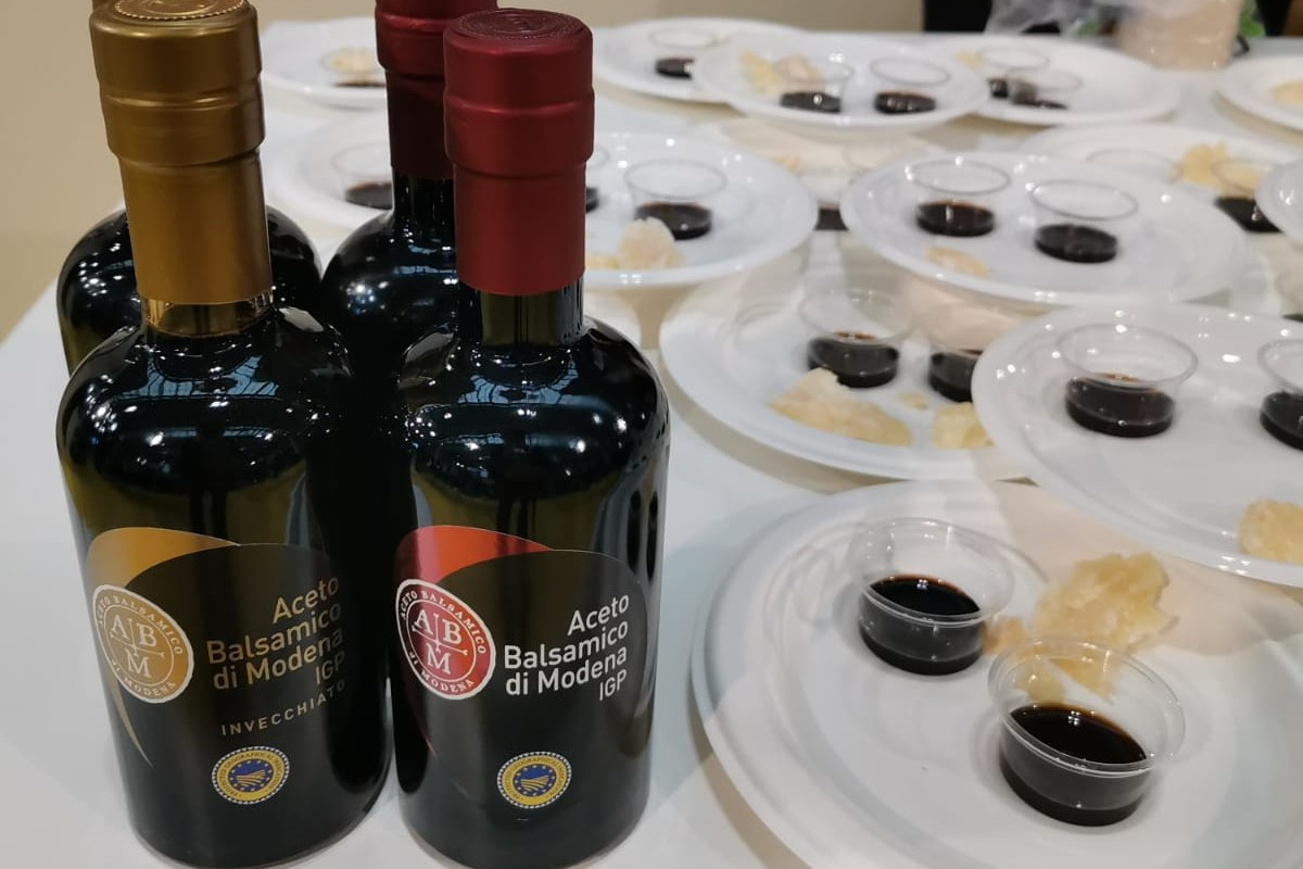 Aceto Balsamico di Modena: il futuro si gioca tra sostenibilità e autenticità Aceto Balsamico di Modena: il futuro si gioca tra sostenibilità e autenticità