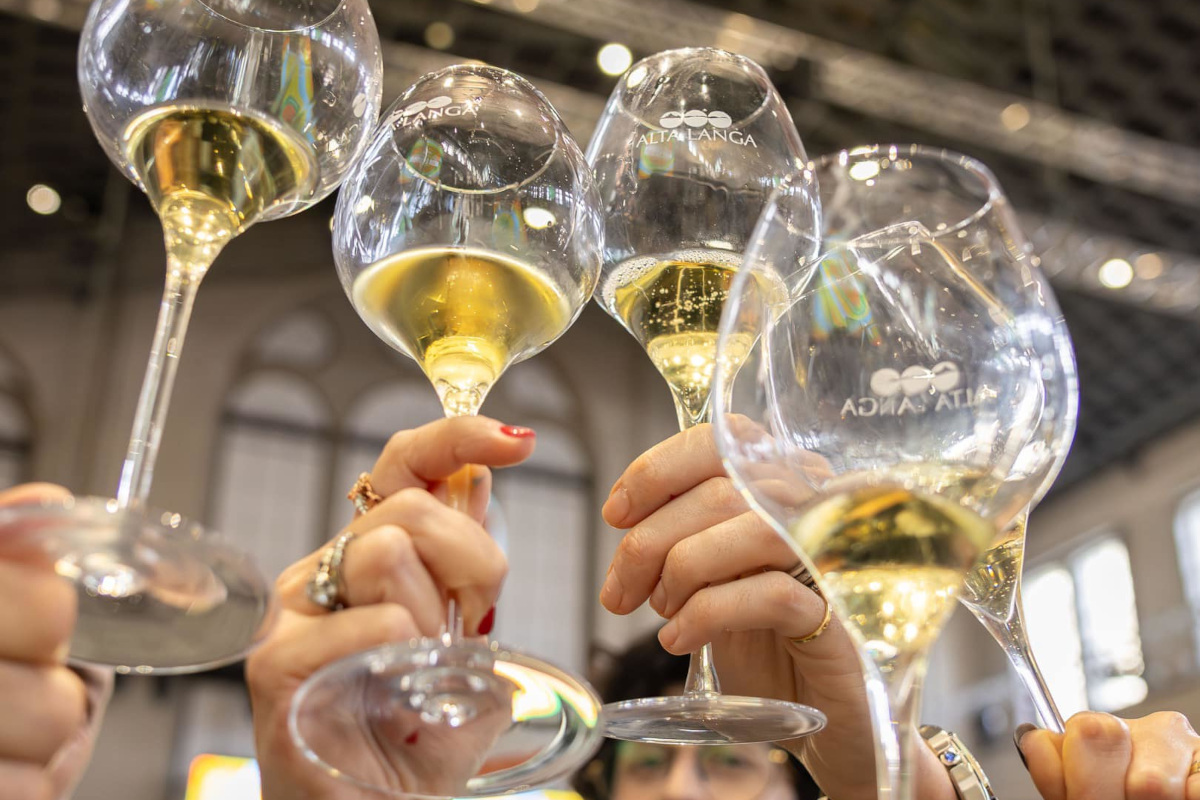 Prima Alta Langa, cresce il Metodo Classico piemontese: +10% di vendite nel 2024