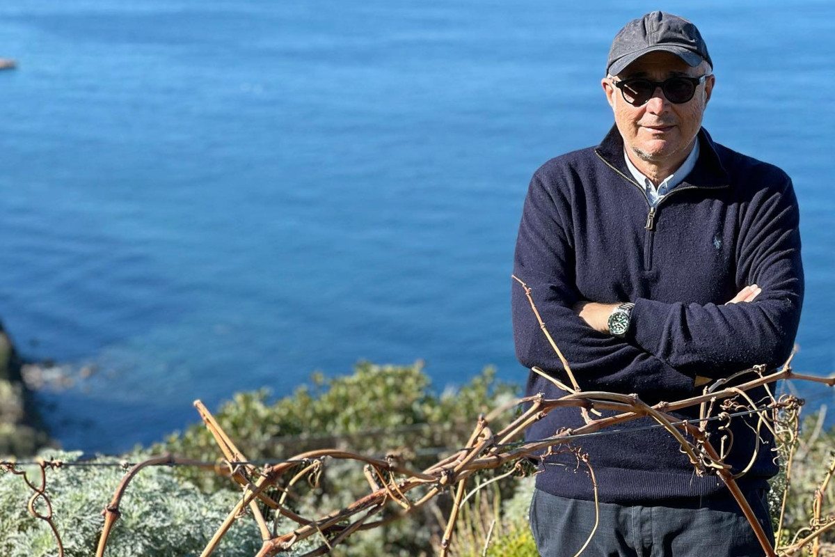 Nino Caravaglio, il vignaiolo che racconta le Eolie attraverso il lavoro della terra