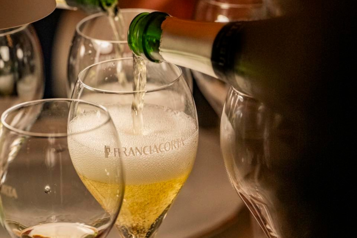 Franciacorta, il bilancio 2024: il mercato italiano tiene, cresce l'export Franciacorta, il bilancio 2024: il mercato italiano tiene, cresce l'export