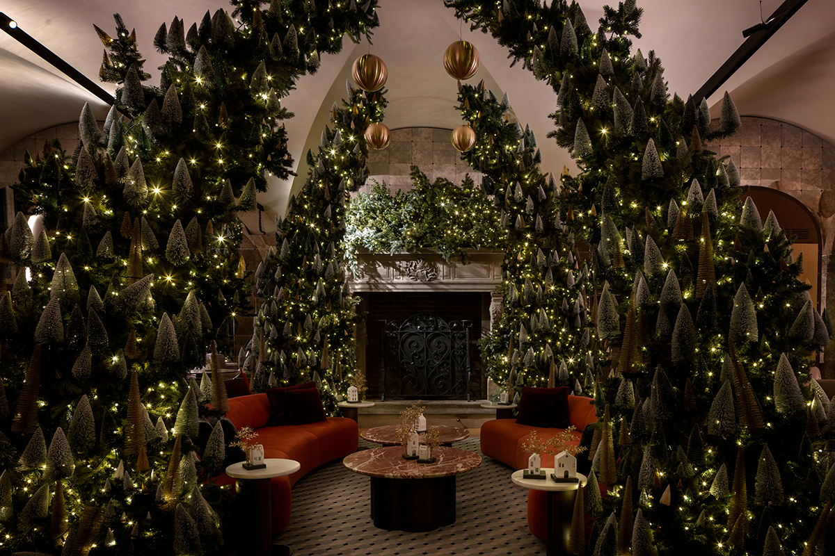 I migliori allestimenti natalizi 2025 degli hotel: Castiglion del Bosco