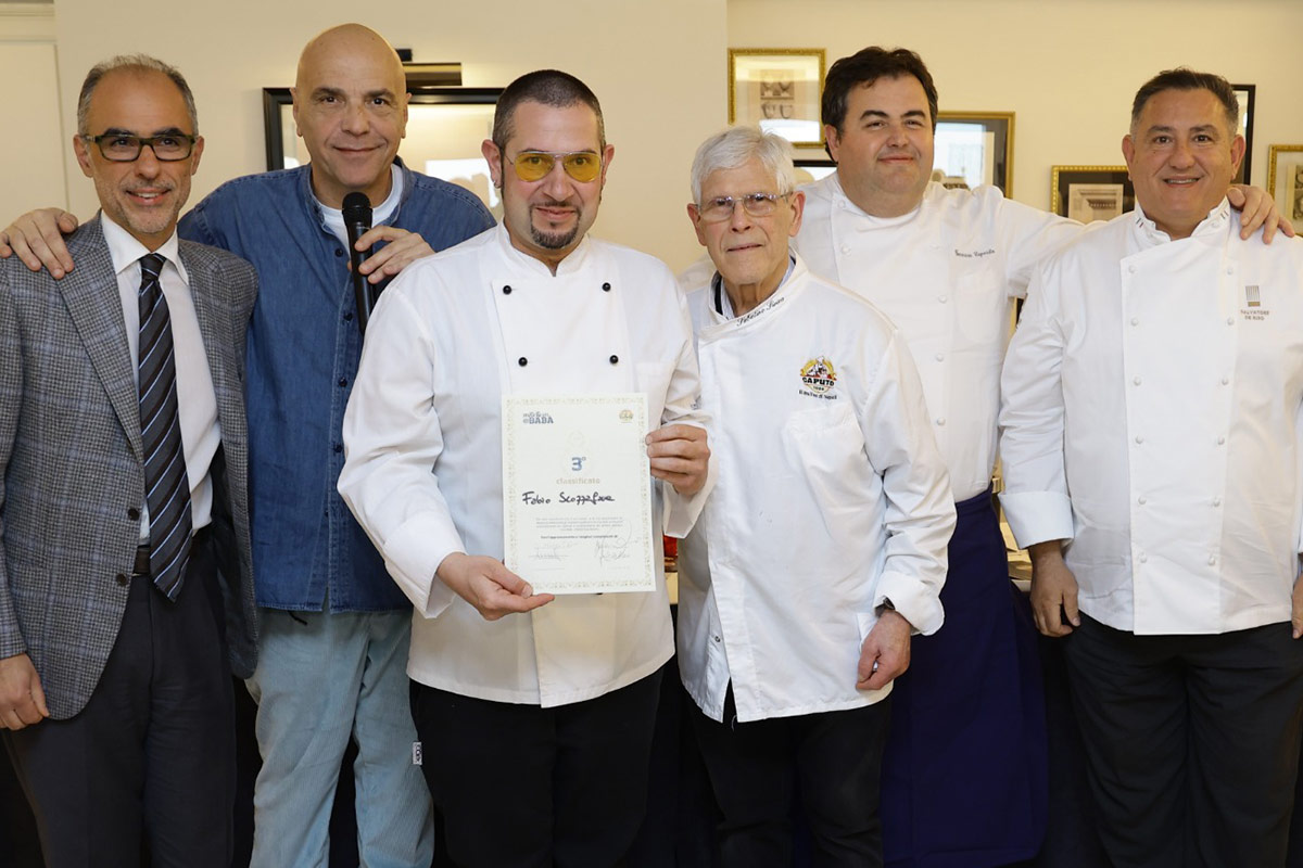 La premiazione di Fabio Scozzafava Babà senza glutine irresistibili con la farina FioreGlut