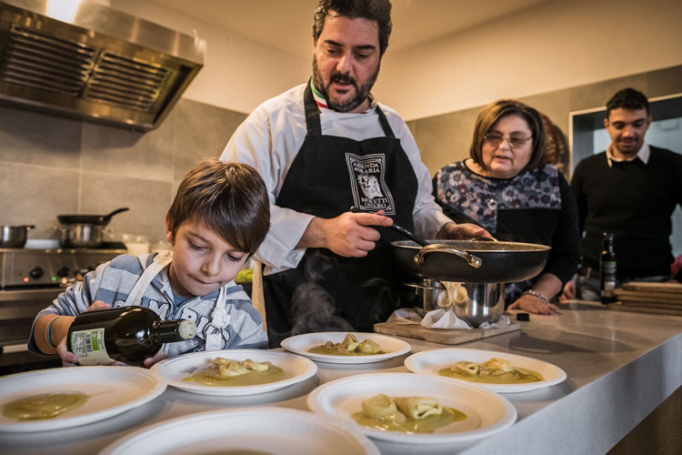 (Frantoi Aperti, 21&ordf; edizione 4 weekend tra passeggiate e degustazioni)