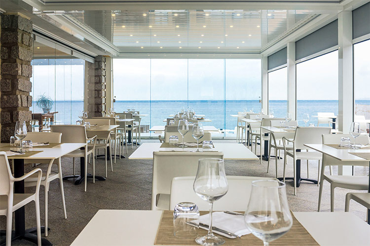 Dehors di nuova generazioneI plus della pergola Med Varia