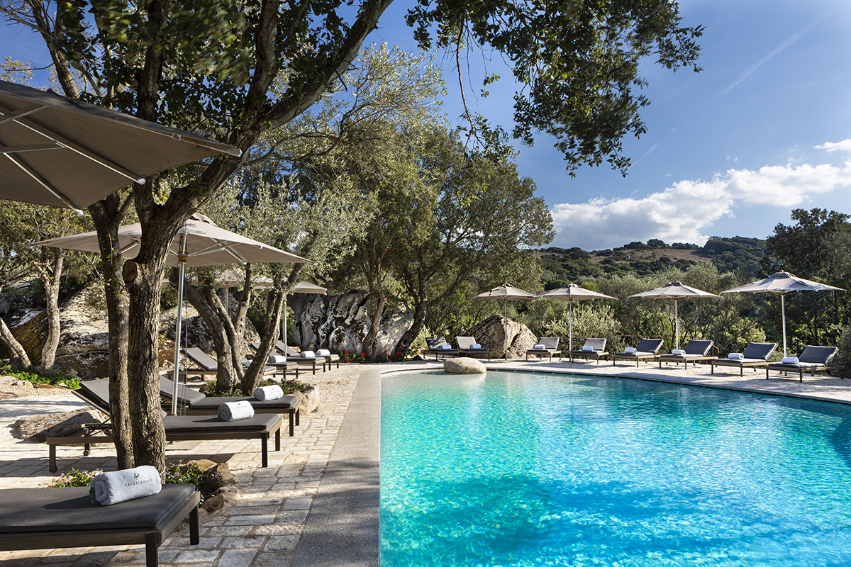 La piscina, parte integrante della natura Gallicantu, stazzo retreat immerso in Gallura