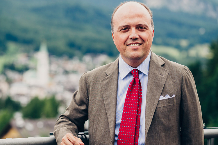 Giampaolo Padula (Prima colazione in hotel Da punto dolente a carta vincente)